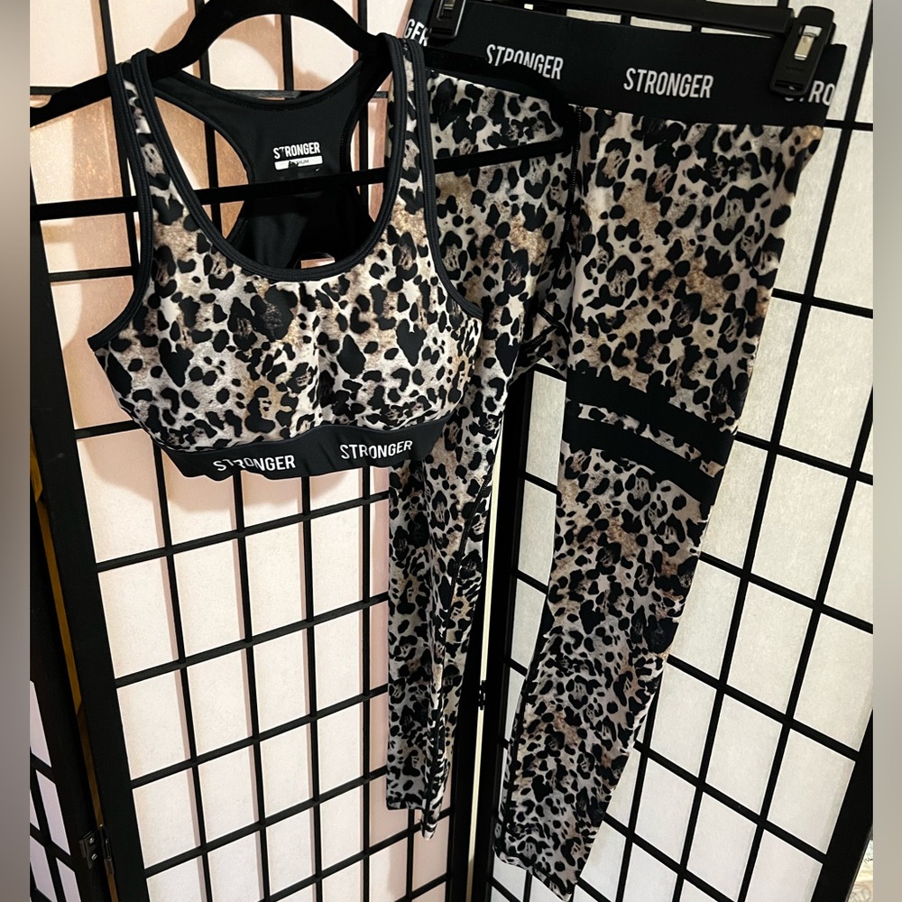 STRONGER Athletic Set